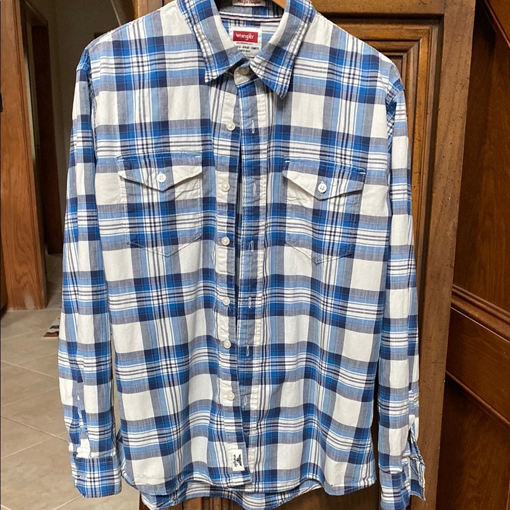 Wrangler Blue and White Casual Button Down Shirt